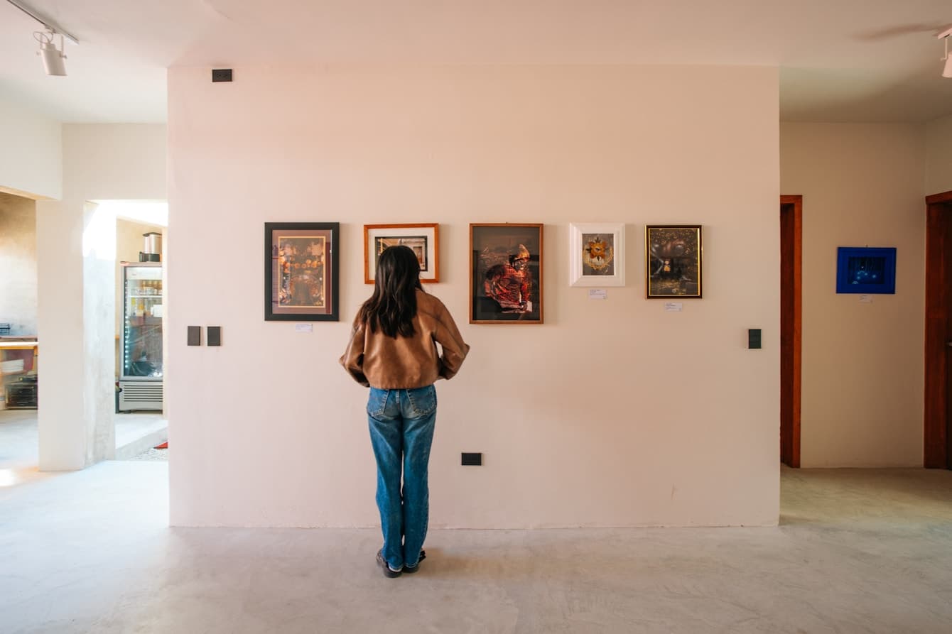 A welcoming space where artists and visitors connect